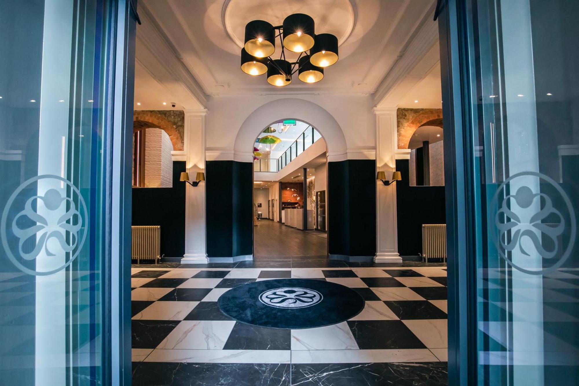 Sandman Signature Aberdeen Hotel & Spa 外观 照片